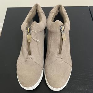 8/ Blondo Wedge Sneakers